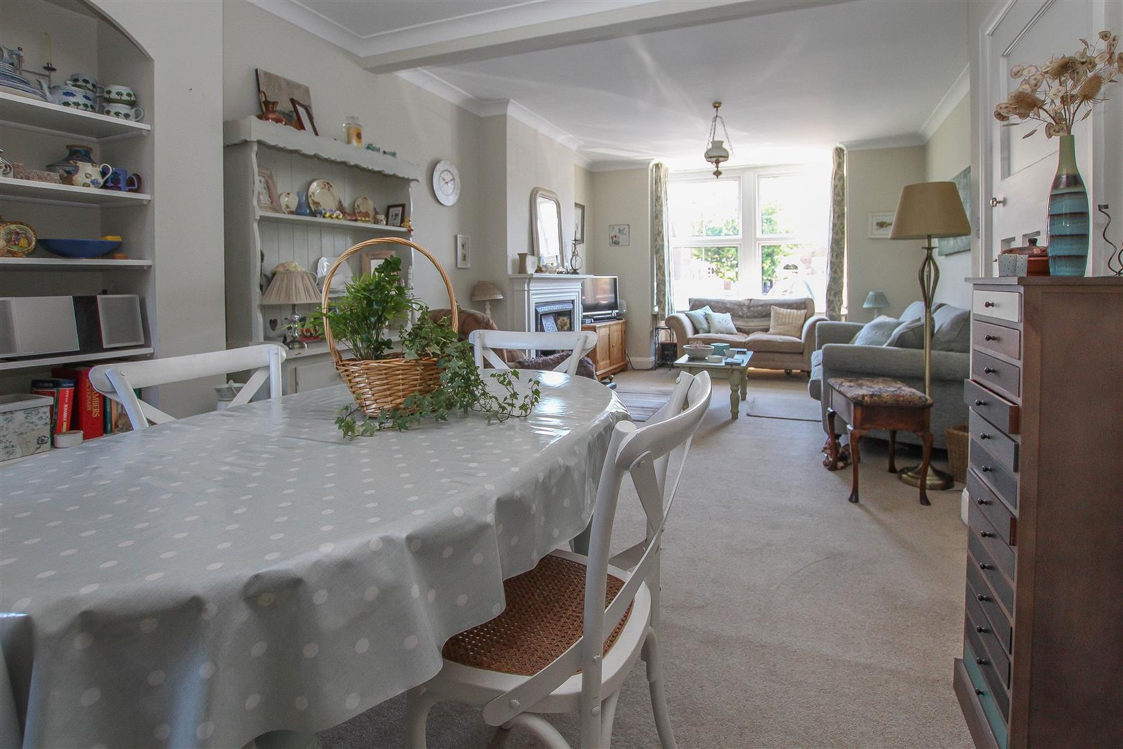 Robin Hood Road, Brentwood Keith Ashton